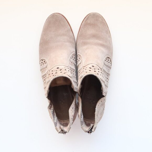 Vince Camuto Taupe Suede Leather Bock Heel Bohemian Ankle Boots Booties Size 8.5 - Picture 5 of 16